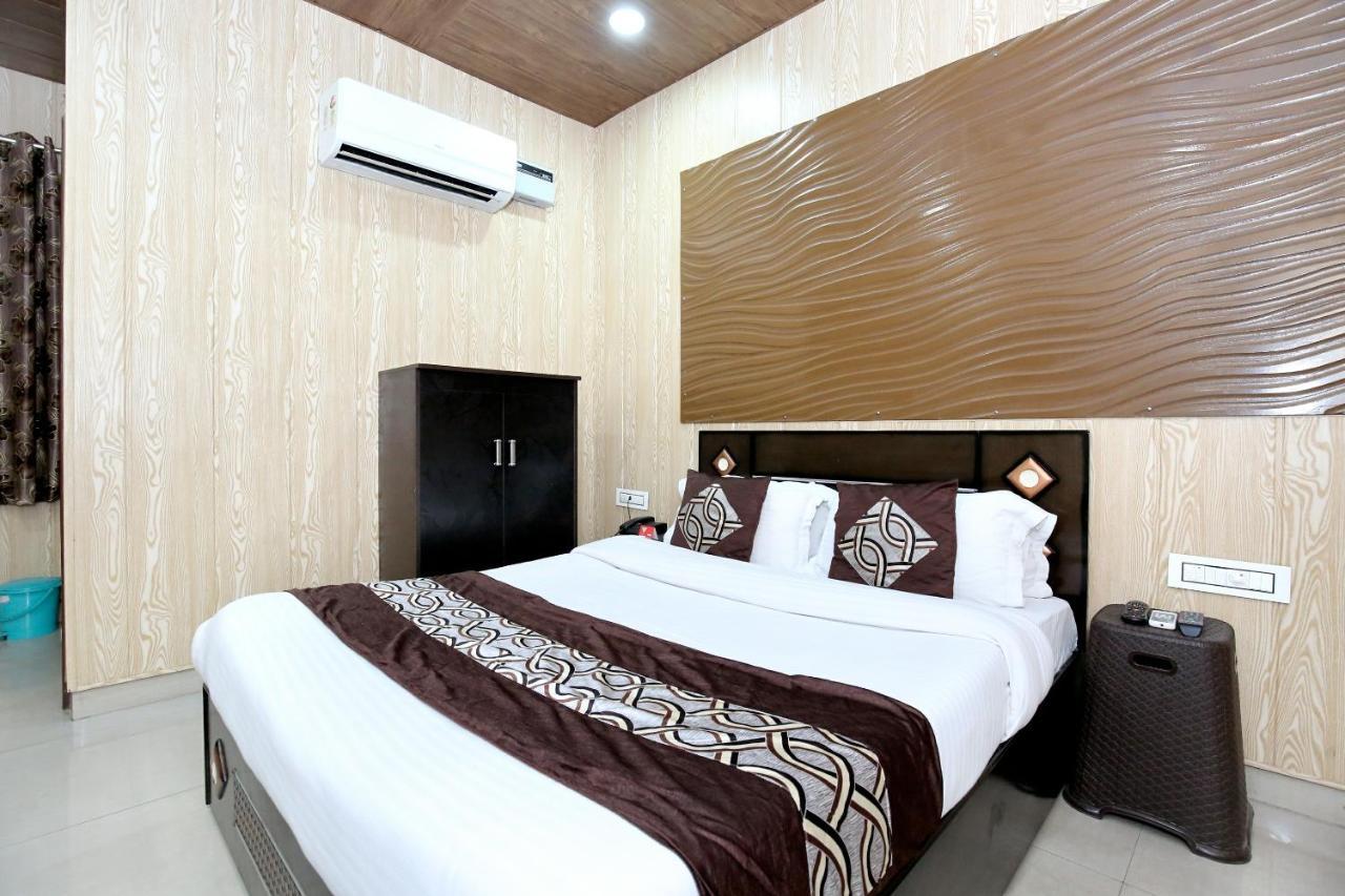 Oyo 8105 Royale Guest House Ludhiana Exterior photo