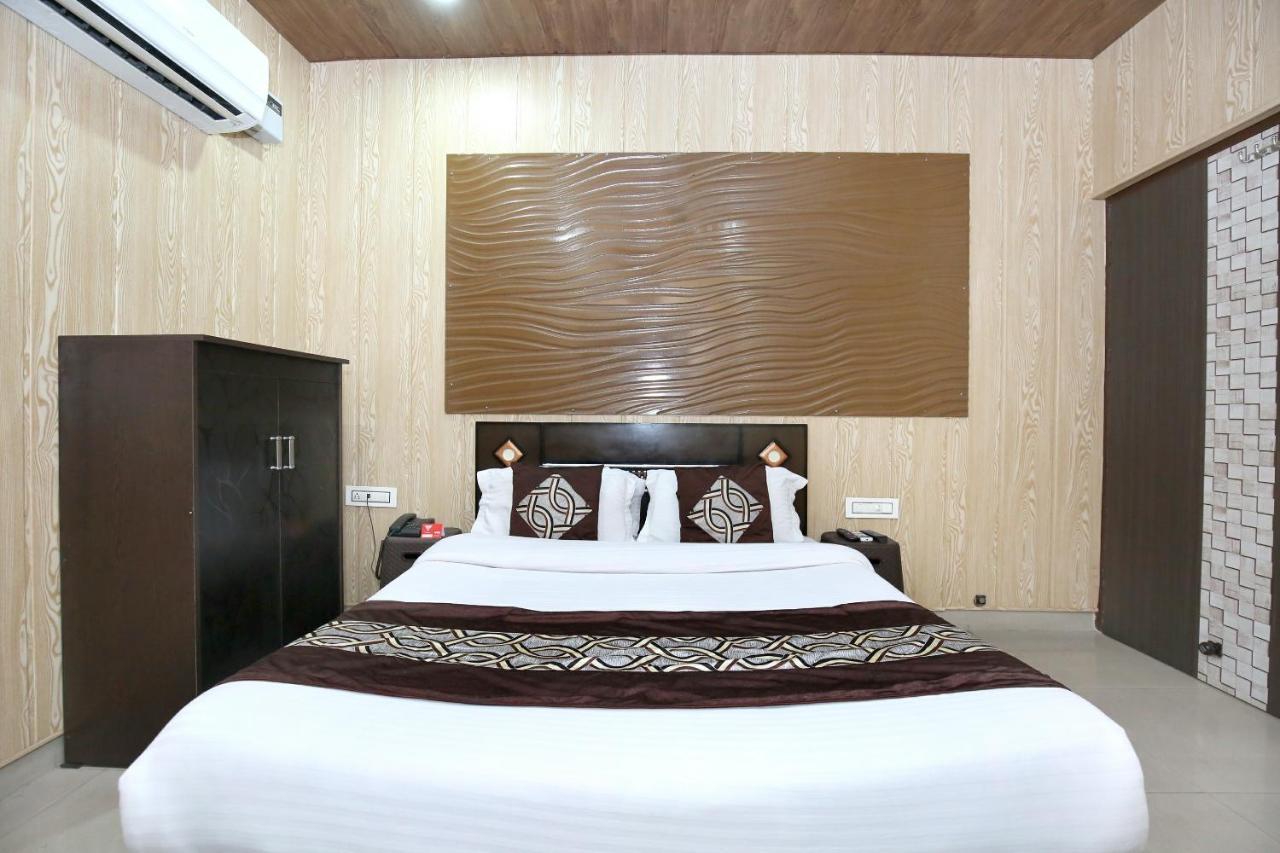 Oyo 8105 Royale Guest House Ludhiana Exterior photo